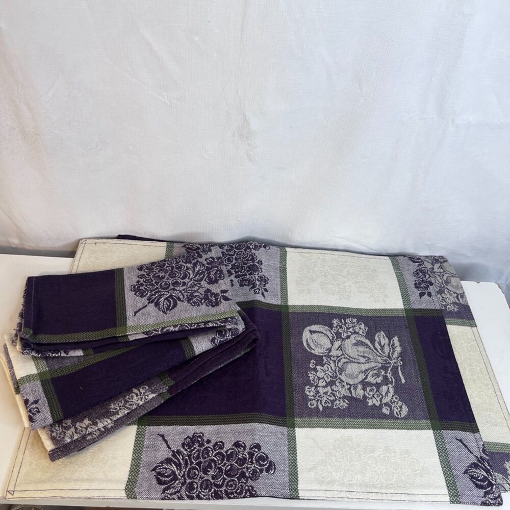 Grape Theme Placemats-Set of 2-w/ Matching Napkins-Set of 3 Table Linens